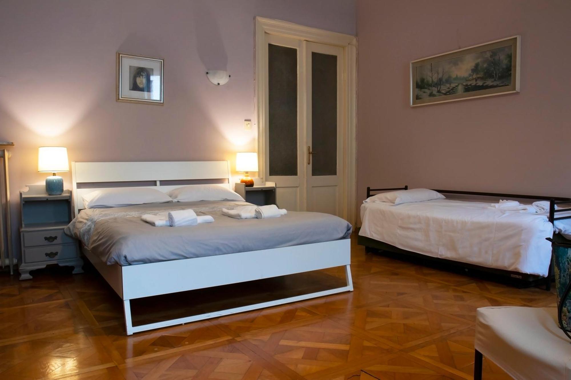 La Casa Del Teatro - Hostel ตรีเอสเต ภายนอก รูปภาพ